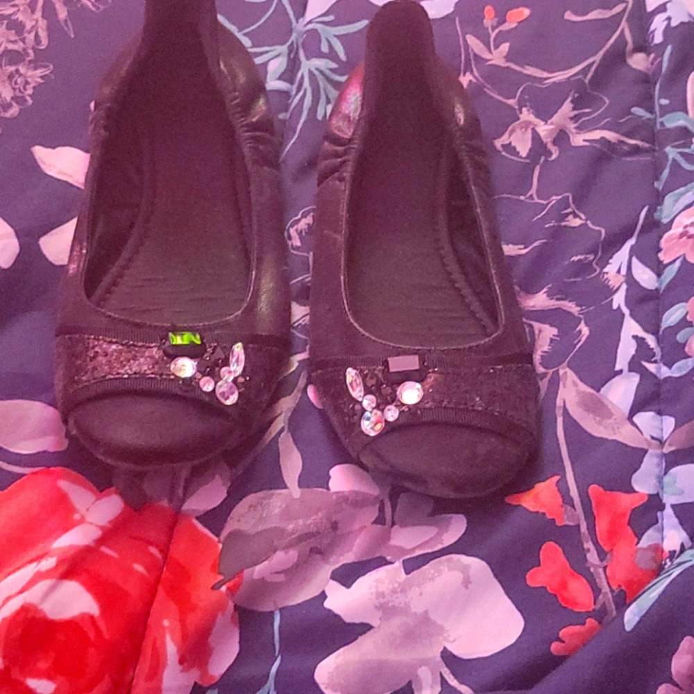 Black comfy shoes with diamonds on the front